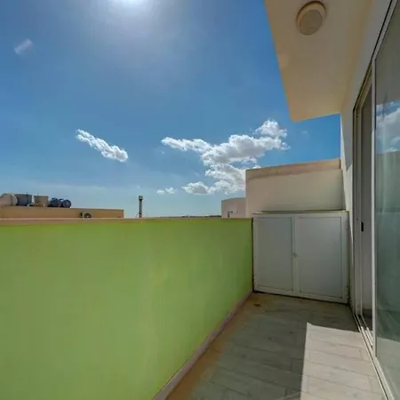 Apartment White Lotus, Modern Large-terraced Penthouse In Marsascala