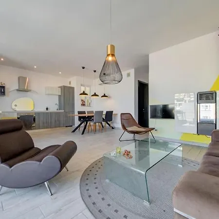 White Lotus, Modern Large-terraced Penthouse In Marsascala *