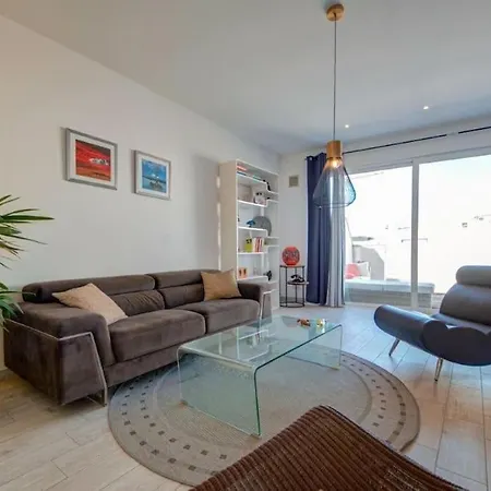 White Lotus, Modern Large-terraced Penthouse In Marsascala *